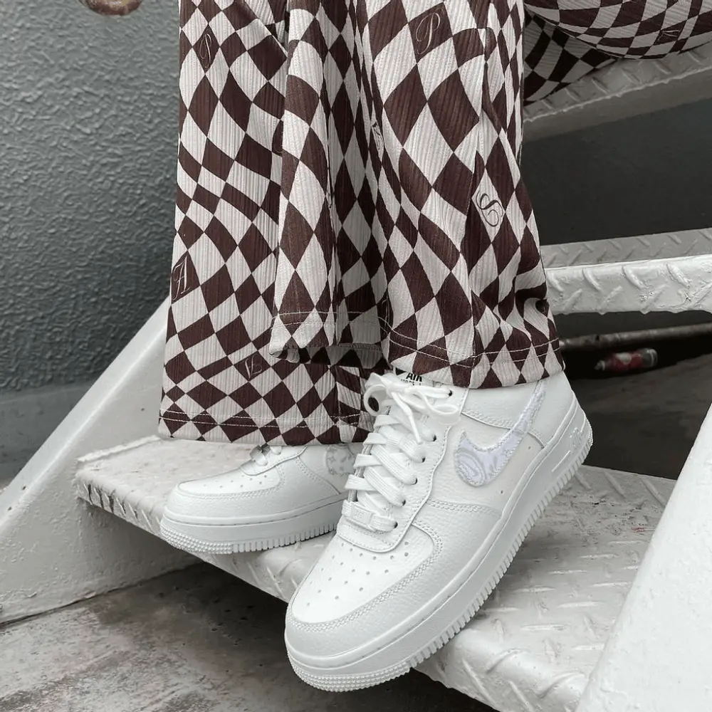 Alternative view of Giày Nike Air Force 1 Low 'White Paisley' DJ9942-100