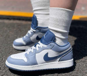 Alternative view of Giày Nike Air Jordan 1 Low 'Ashen Slate' 553558-414