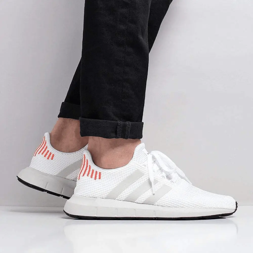 Alternative view of Giày Adidas Swift Run 'Cloud White' B37731