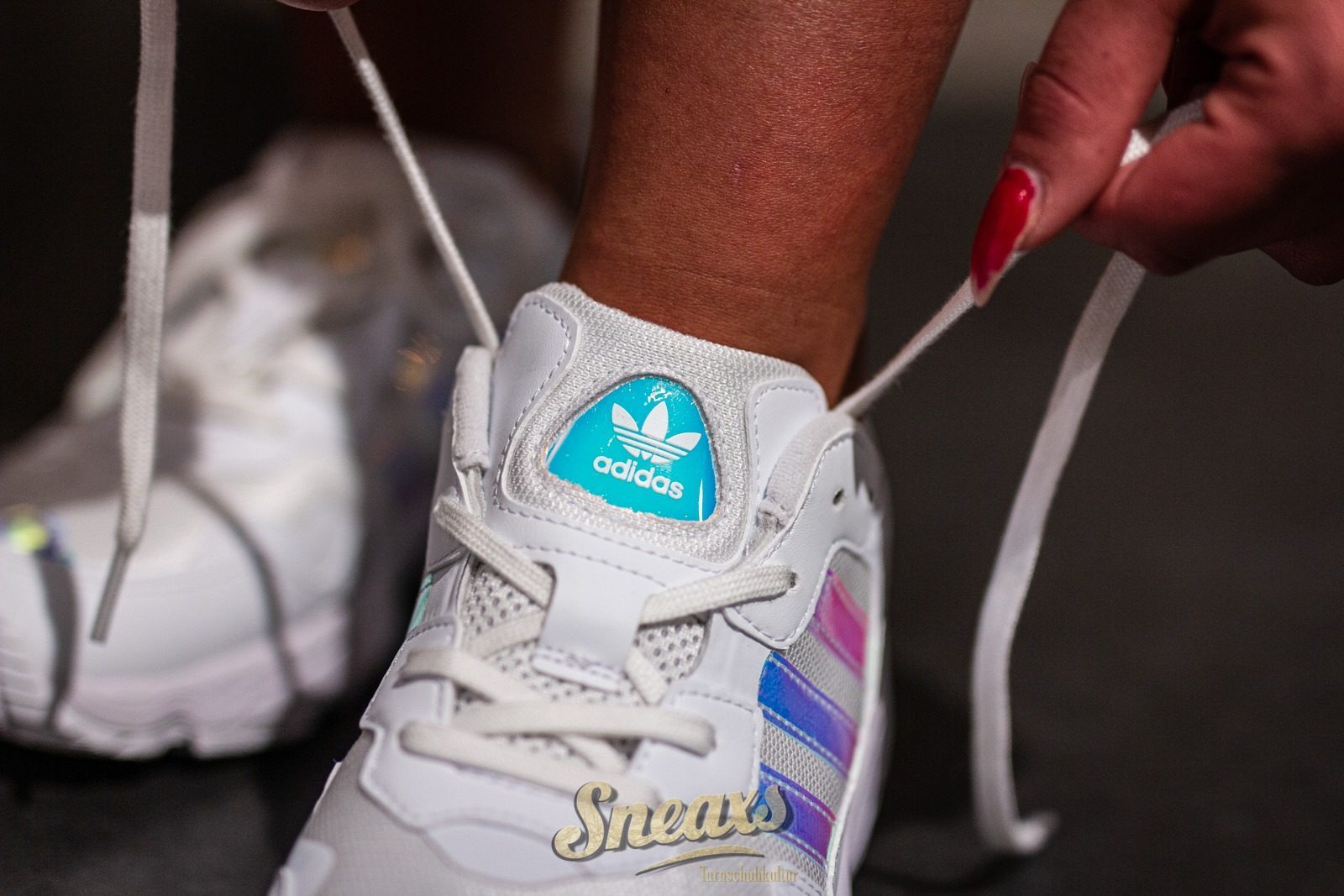 Giày Adidas Yung-96 'Iridescent' EE6737 - Ảnh 3