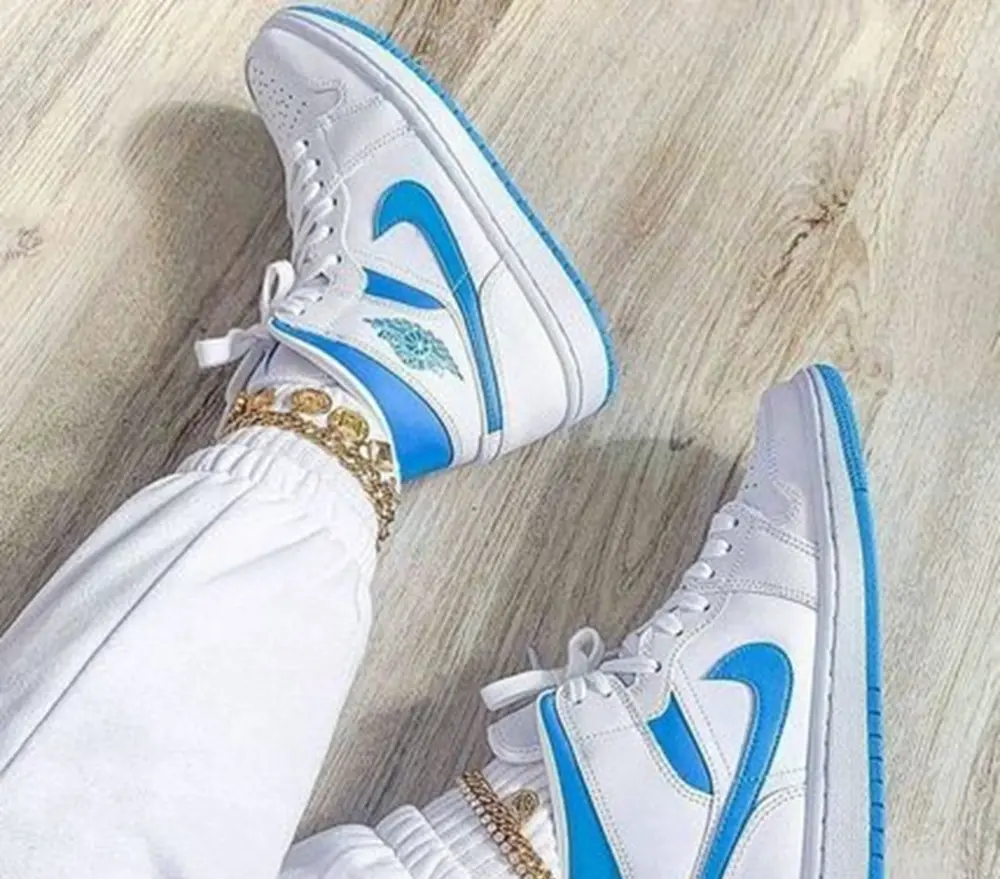 Giày Nike Air Jordan 1 Mid 'UNC' BQ6472-114 - Ảnh 3