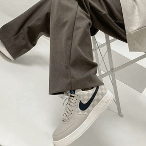 Alternative view of Giày Nike Air Force 1 LeBron James 'Strive For Greatness' DC8877-200