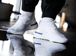 Alternative view of Giày Nike Epic React Flyknit 'White Racer Blue' AQ0067-100