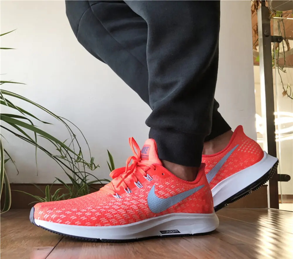 Alternative view of Giày Nike Air Zoom Pegasus 35 'Bright Crimson' 942851-600