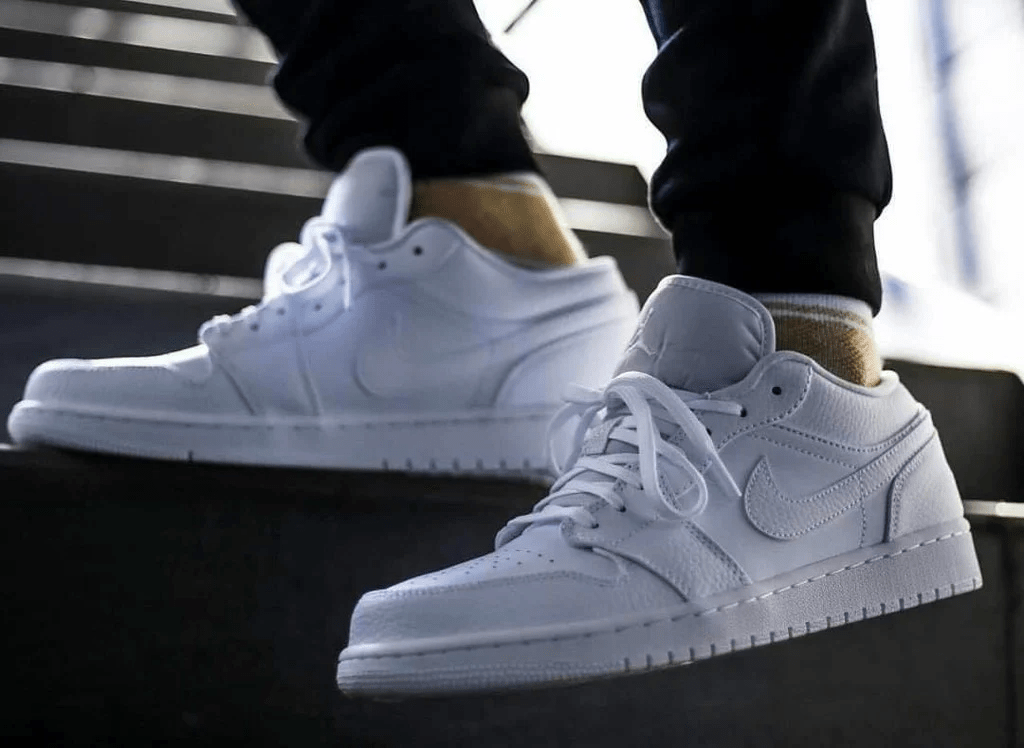 Giày Nike Air Jordan 1 Low 'Triple White' 553558-130 - Ảnh 5