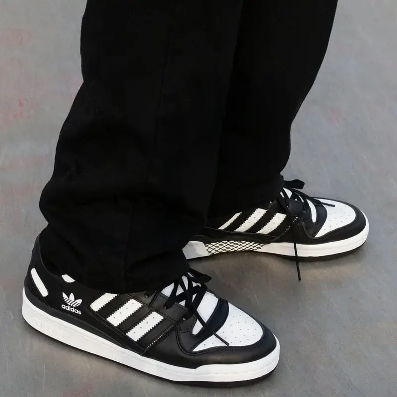 Alternative view of Giày Adidas Forum Low 'Black White' HQ1494