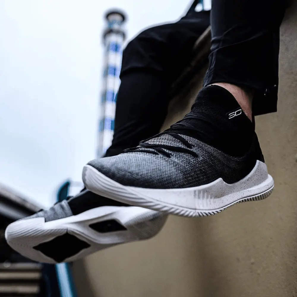 Alternative view of Giày Under Armour Curry 5 'Black Silver' 3020657-101
