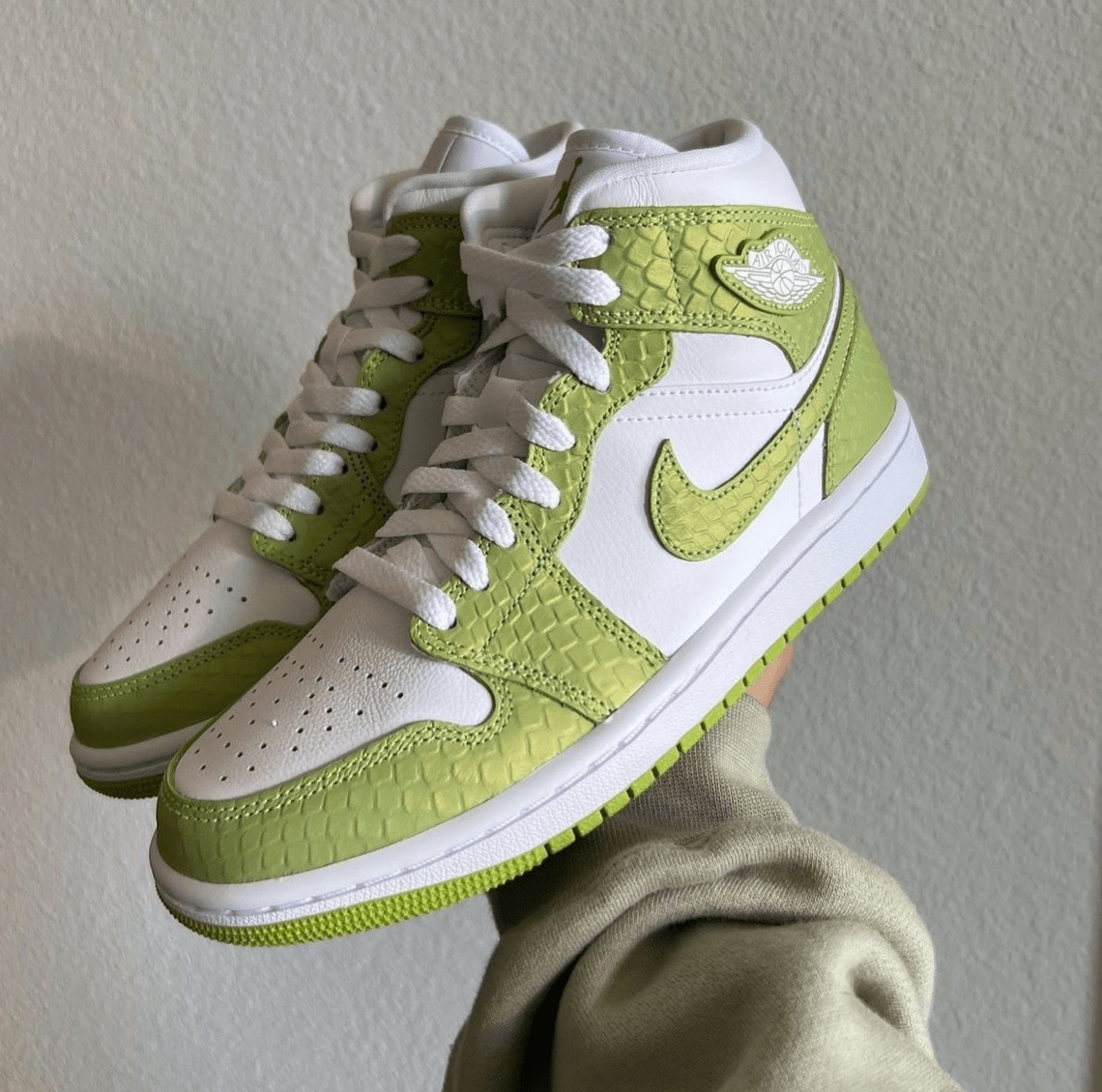 Giày Nike Air Jordan 1 Mid 'Green Python' DV2959-113 - Ảnh 2