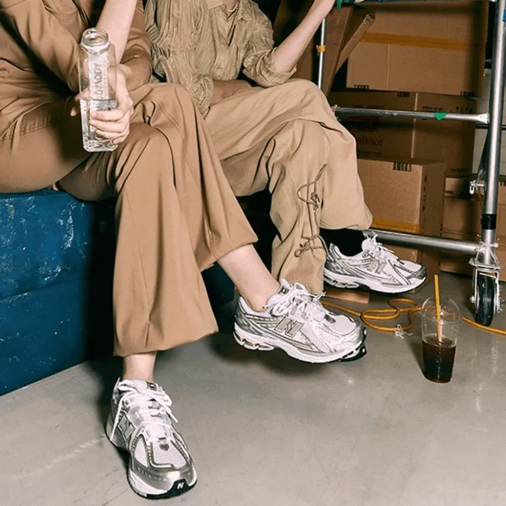 Alternative view of Giày New Balance 1906R 'White Silver Metallic' M1906RI