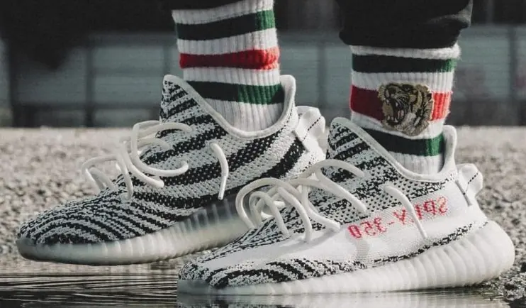 Alternative view of Giày Adidas Yeezy Boost 350 V2 'Zebra' CP9654