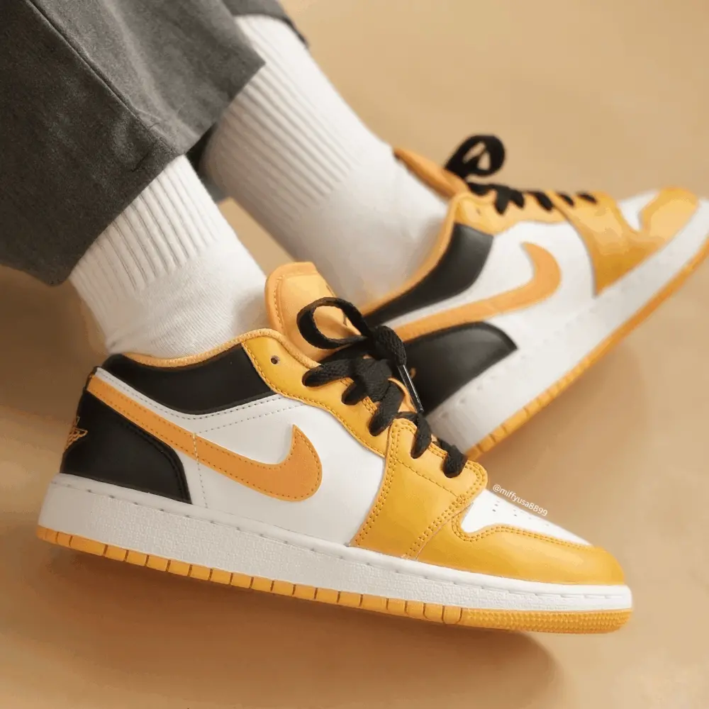 Alternative view of Giày Nike Air Jordan 1 Low 'Taxi' 553560-701