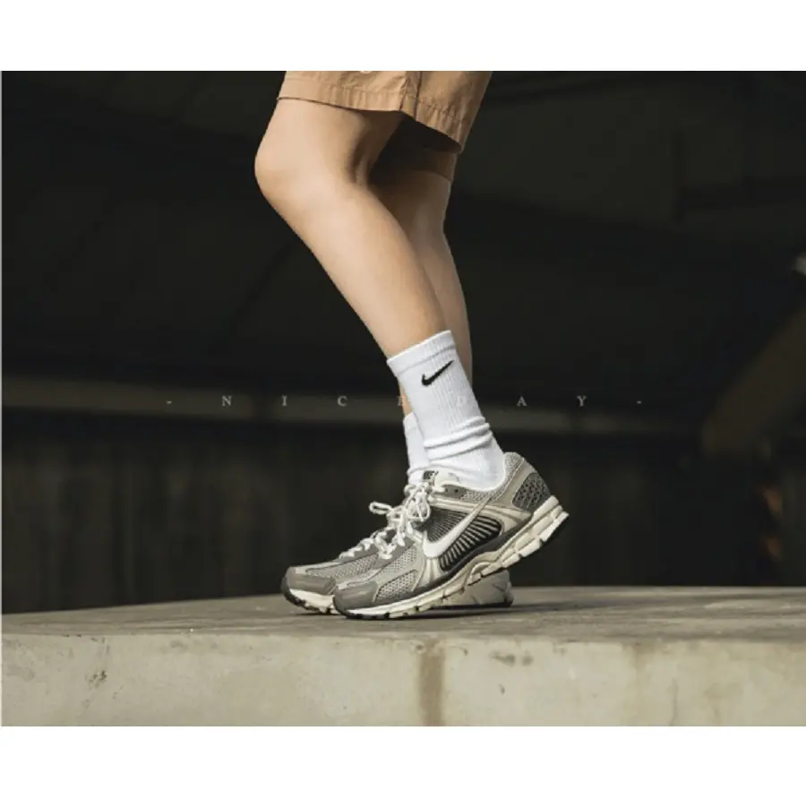 Giày Nike Zoom Vomero 5 ‘Cobblestone Flat Pewter’ FB8825-001 - Ảnh 5