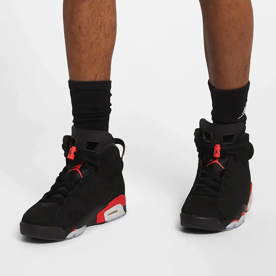 Alternative view of Giày Nike Air Jordan 6 Retro 'Black' Infrared OG GS 384665-060