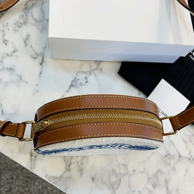 Alternative view of Túi Celine Casual Style Leather Logo Shoulder Bags 10G342DHT-07TN