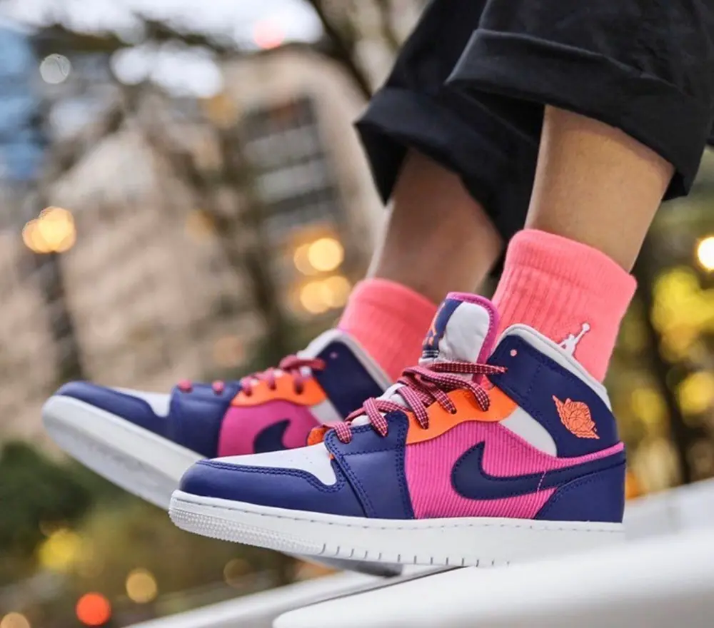 Giày Nike Air Jordan 1 Mid GS 'Fire Pink' 555112-602 - Ảnh 4