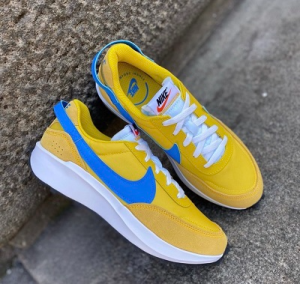 Alternative view of Giày Nike Waffle Debut 'Vivid Sulfur Light Photo Blue' DH9522-700