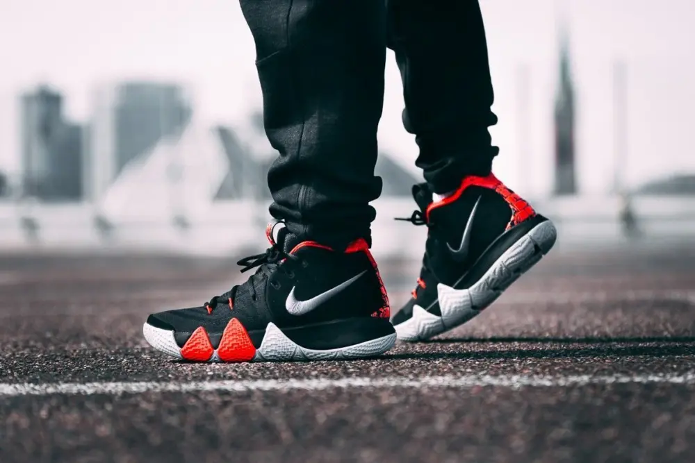 Alternative view of Giày Nike Kyrie 4 '41 For The Ages' 943806-005