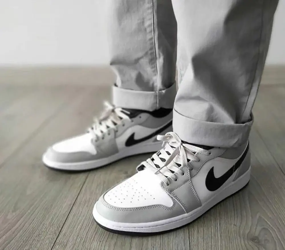 Alternative view of Giày Nike Air Jordan 1 Low 'Light Smoke Grey' 553558-030
