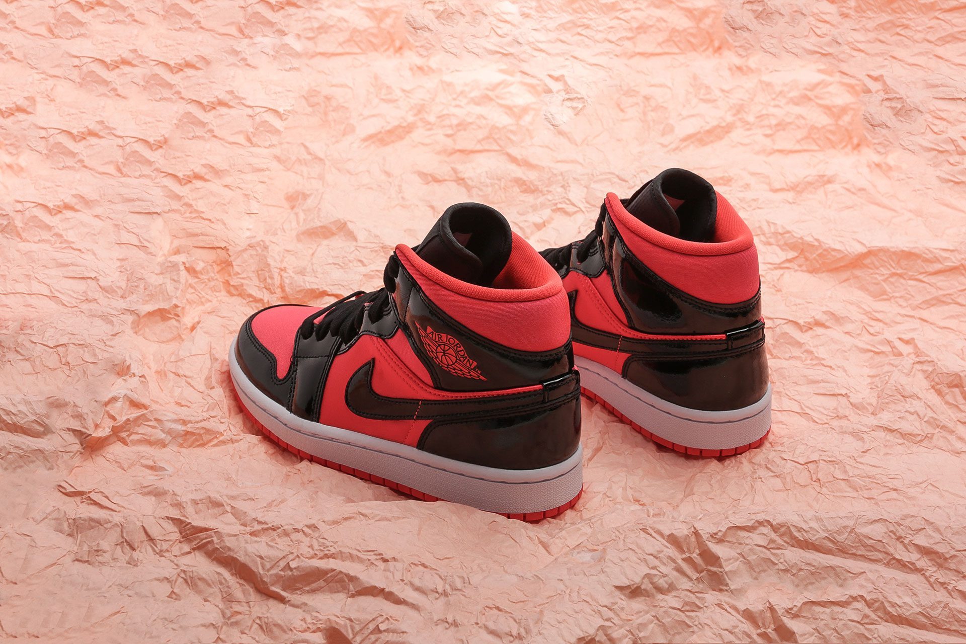 Giày Nike Air Jordan 1 Mid 'Hot Bred Punch' BQ6472-600 - Ảnh 3
