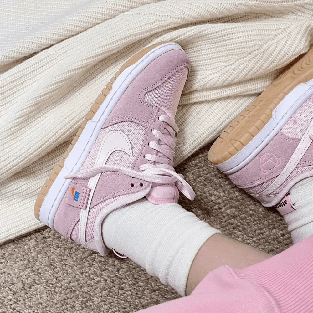 Alternative view of Giày Nike Wmns Dunk Low 'Teddy Bear Light Soft Pink' DZ5318-640