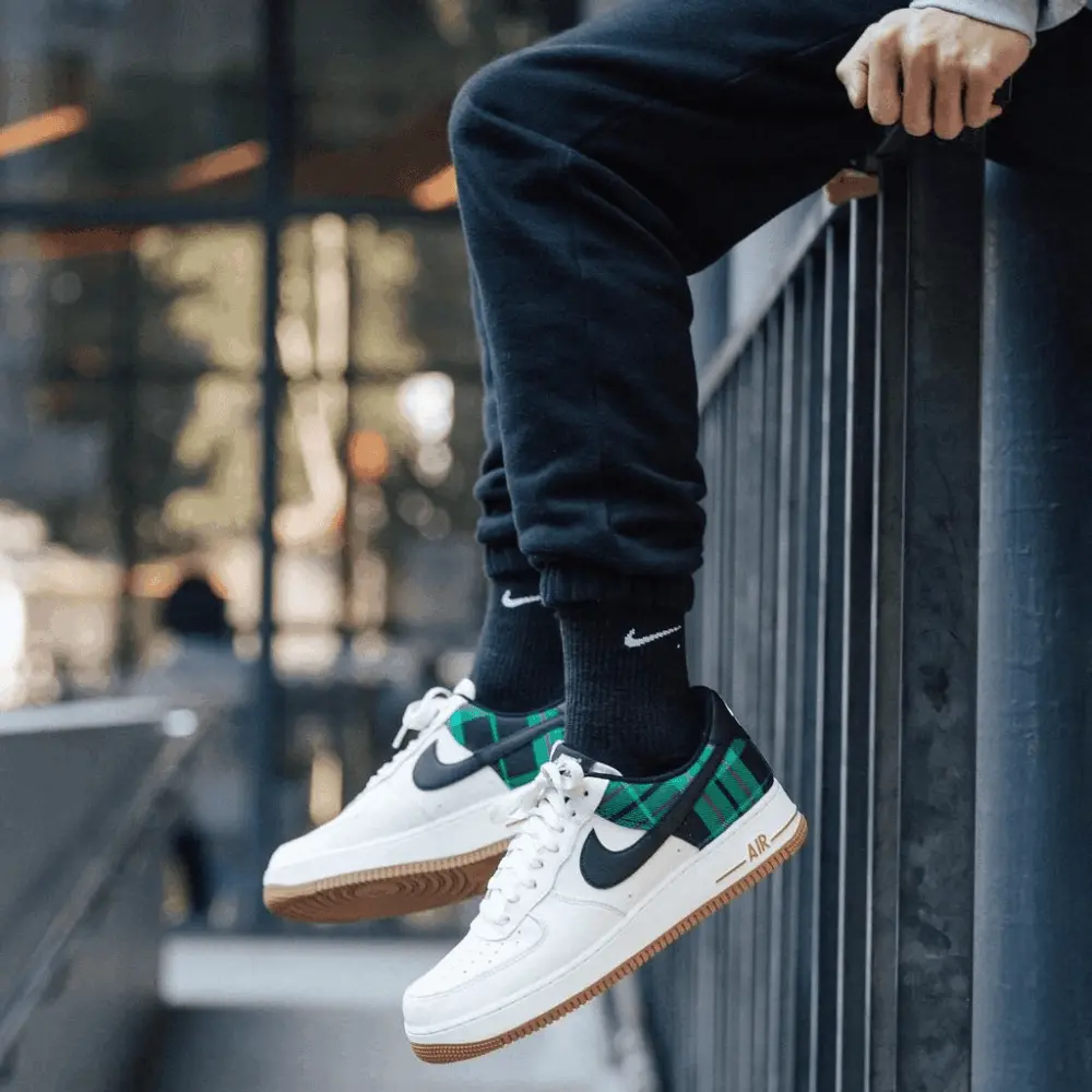 Alternative view of Giày Nike Air Force 1 '07 LX 'Stadium Green Plaid' DV0791-100
