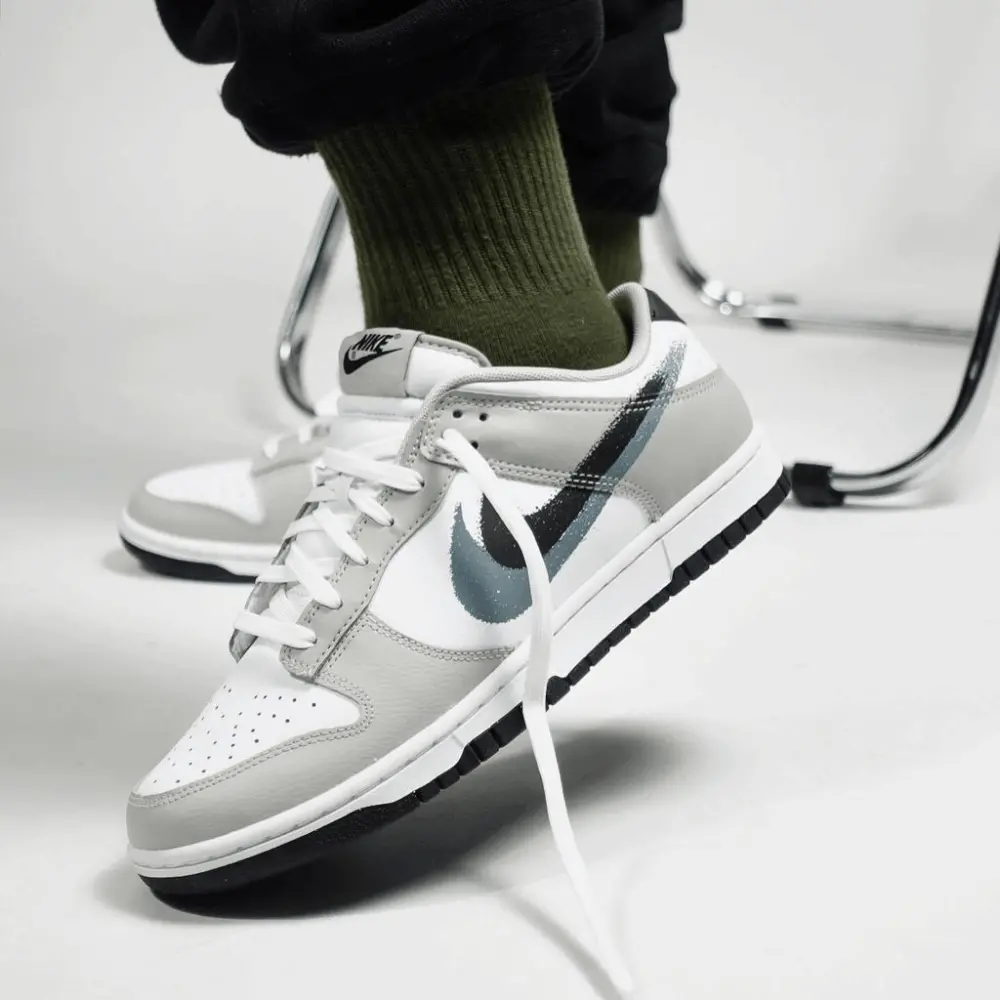 Alternative view of Giày Nike Dunk Low 'Stencil Swoosh' FD0661-100