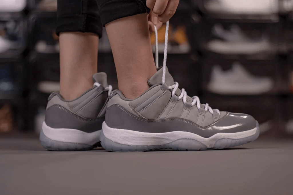 Giày Nike Air Jordan 11 Retro Low 'Cool Grey' 528895-003 - Ảnh 6