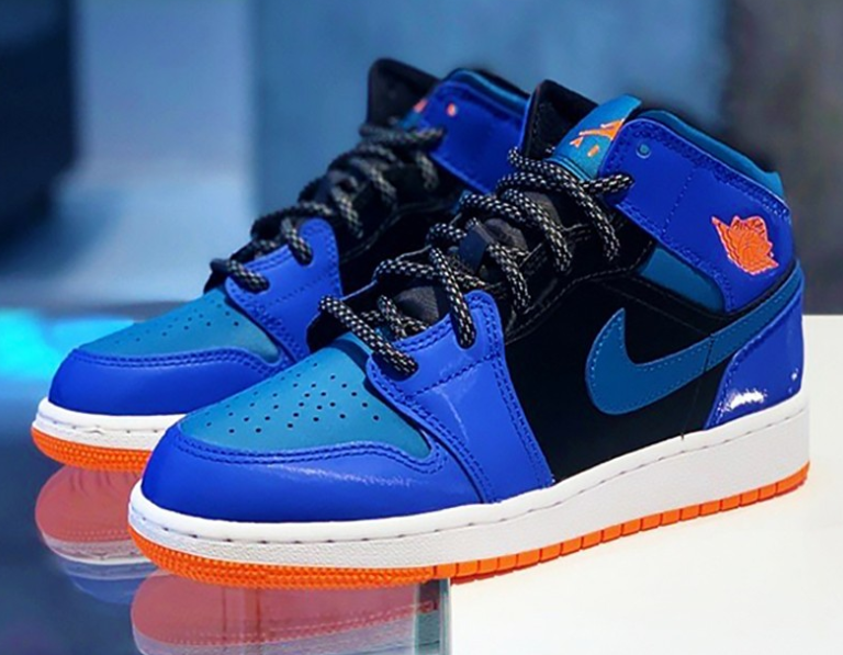 Giày Nike Air Jordan 1 Mid GS 'Racer Blue' 554725-440 - Ảnh 3