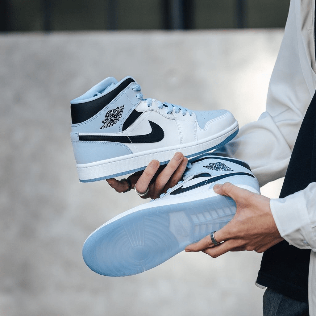 Giày Nike Air Jordan 1 Mid SE GS 'White Ice Blue' DV1337-104 - Ảnh 2