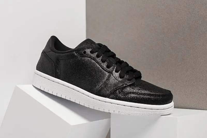 Giày Nike Wmns Air Jordan 1 Retro Low 'Metallic Gold' AH7232-011 - Ảnh 4
