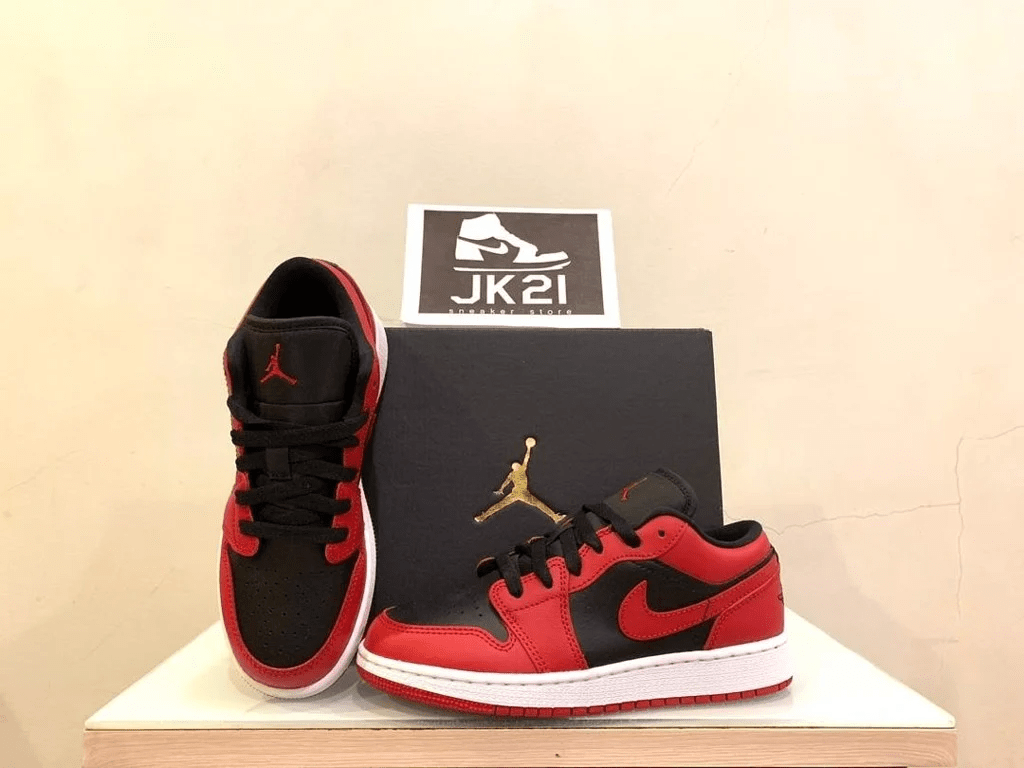 Giày Nike Air Jordan 1 Low GS 'Reverse Bred' 553560-606 - Ảnh 3