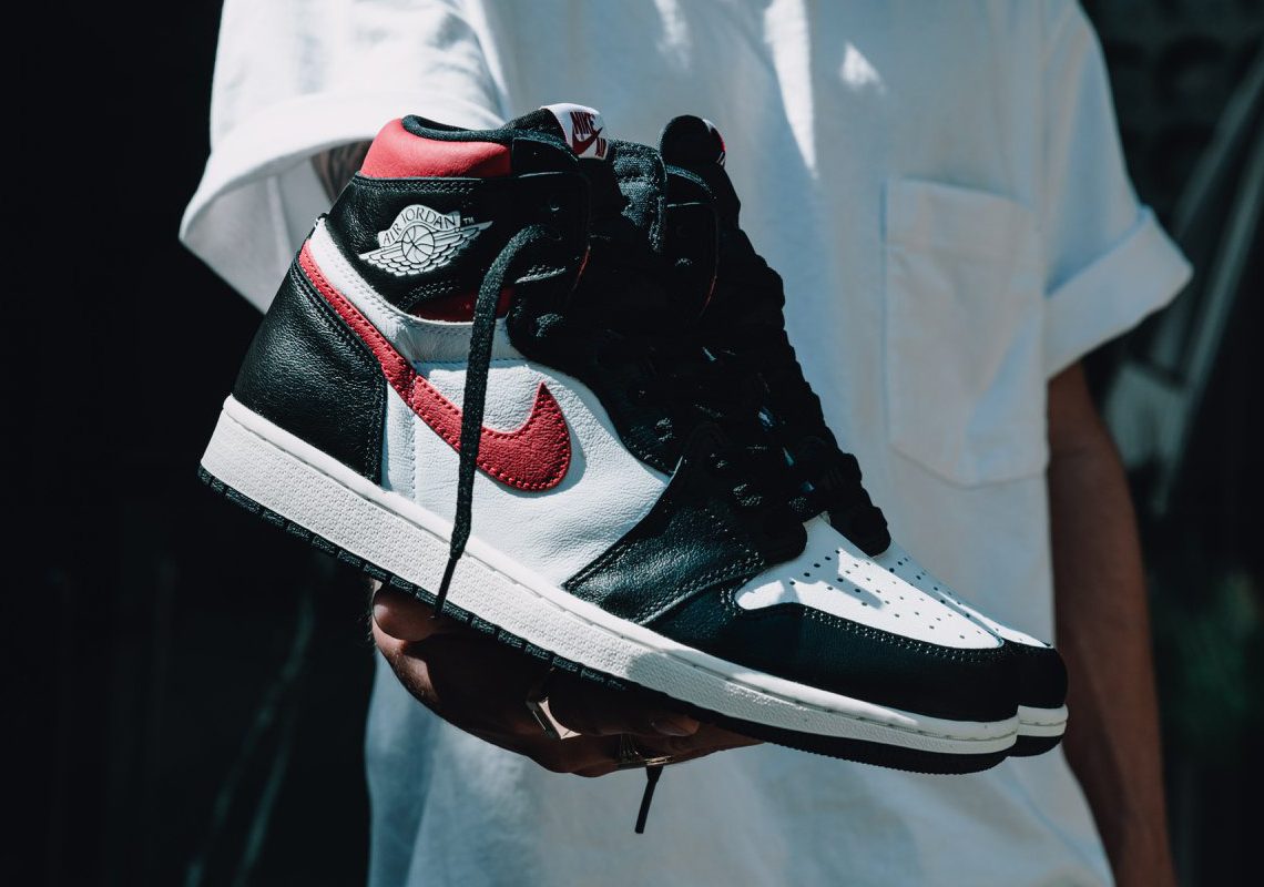 Giày Nike Air Jordan 1 Retro High 'Black Gym Red' 555088-061 - Ảnh 3