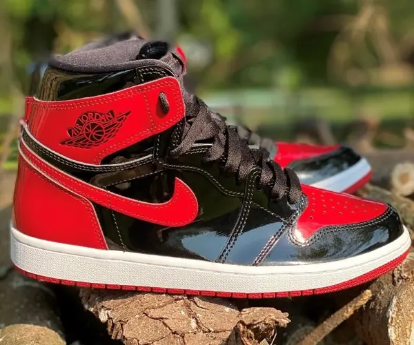 Alternative view of Giày Nike Air Jordan 1 Retro High OG 'Patent Bred' 555088-063