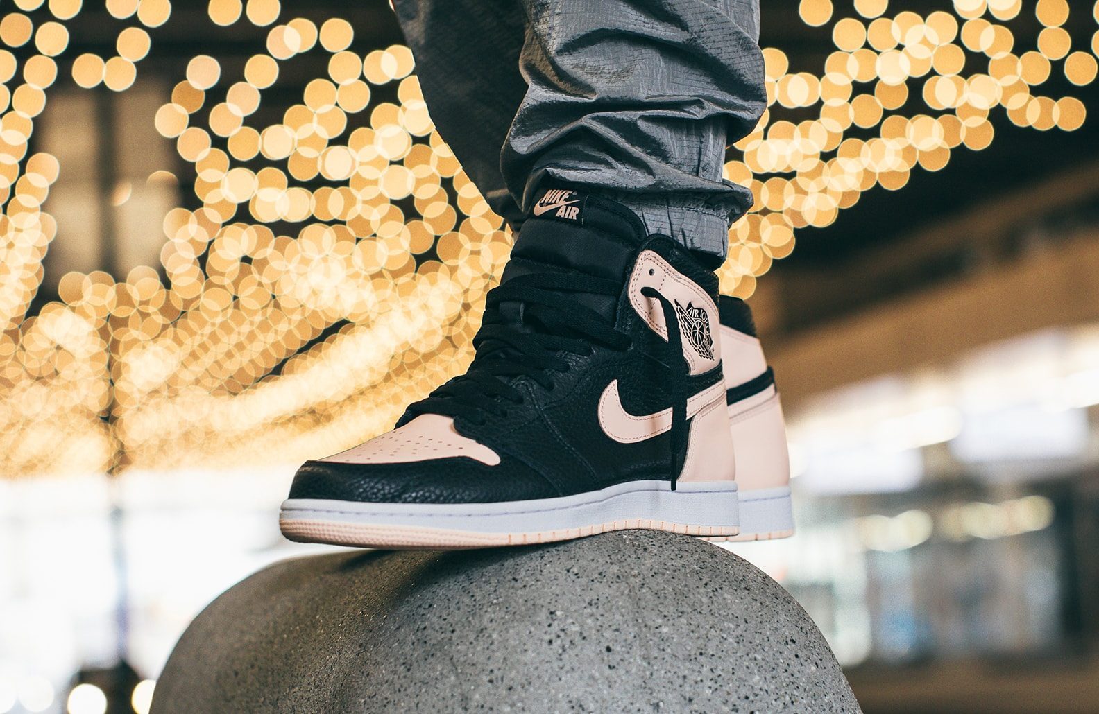 Giày Nike Air Jordan 1 Retro High OG 'Crimson Tint' 555088-081 - Ảnh 2