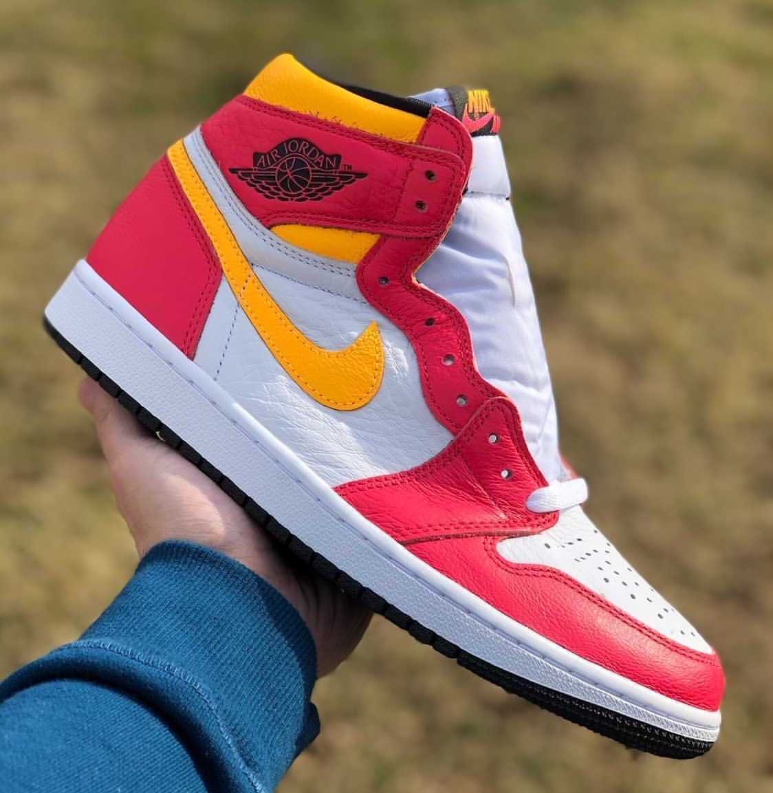 Giày Nike Air Jordan 1 Retro High OG 'Light Fusion Red' 555088-603 - Ảnh 2