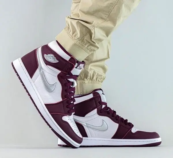 Alternative view of Giày Nike Air Jordan 1 Retro High OG 'Bordeaux' 555088-611