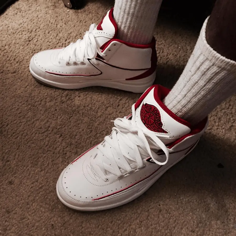 Alternative view of Giày Nike Air Jordan 2 Retro 'Chicago Home' 385475-102
