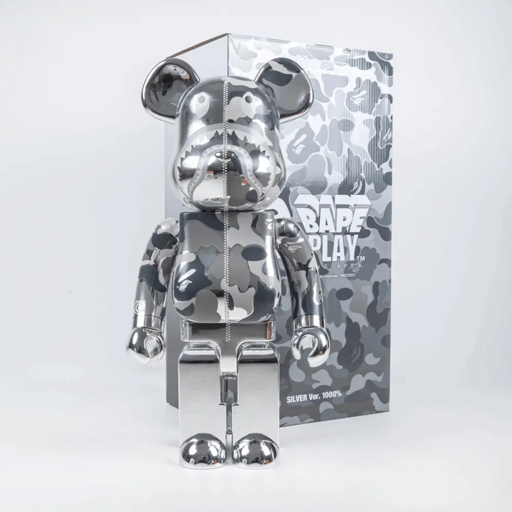 Alternative view of Mô Hình Bearbrick x BAPE Camo Shark Silver 1000%