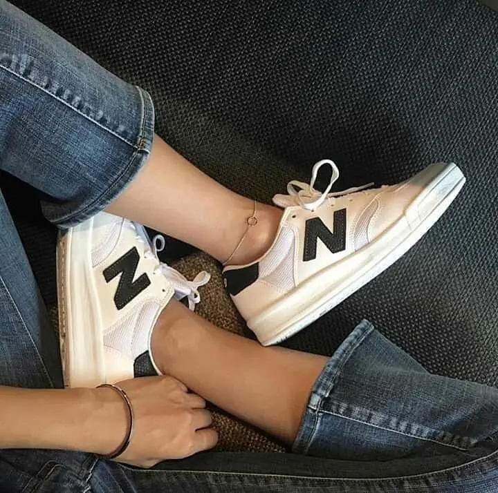 Alternative view of Giày New Balance 300 'White Black" CRT300GH