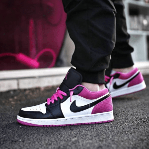 Alternative view of Giày Nike Air Jordan 1 Low GS 'Black Active Fuchsia' CT1564-005