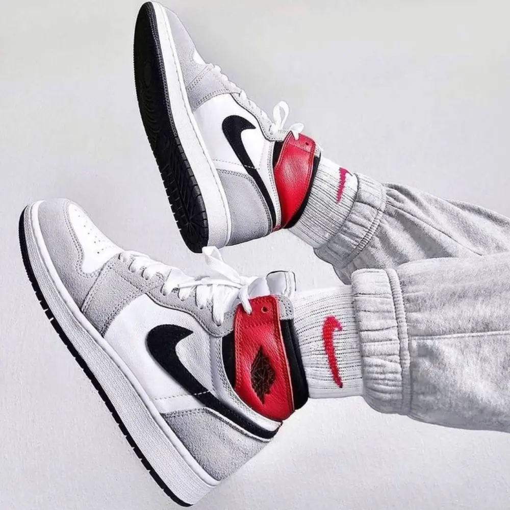 Alternative view of Giày Nike Air Jordan 1 Retro High OG GS 'Smoke Grey' 575441-126