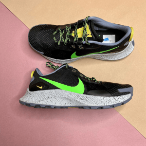 Alternative view of Giày Nike Pegasus Trail 3 'Black Green Strike' DA8697-004