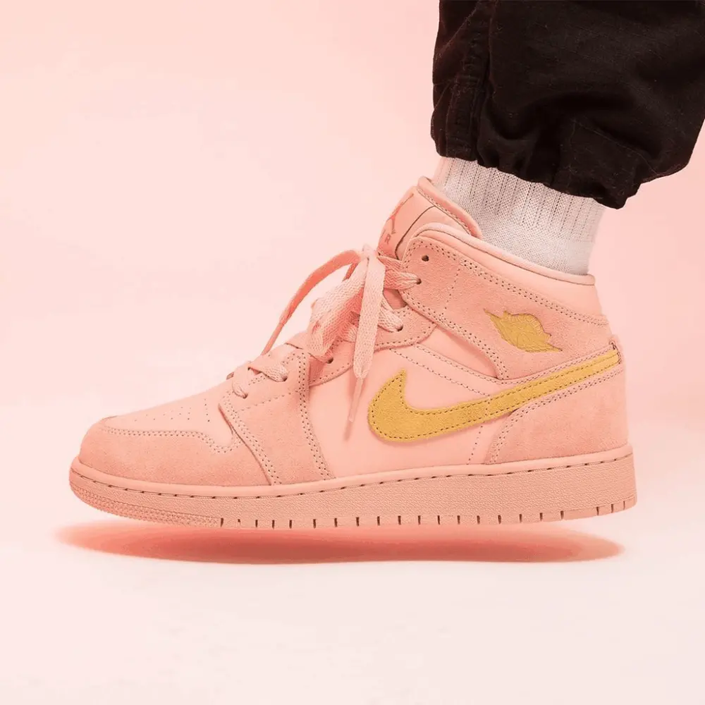 Alternative view of Giày Nike Air Jordan 1 Mid SE GS 'Coral Stardust' BQ6931-600