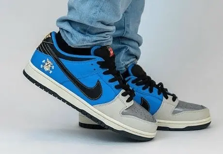 Alternative view of Giày Nike Instant Skateboards x Dunk Low Pro SB QS 'Blue' CZ5128-400