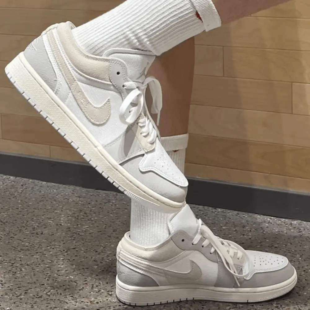 Giày Nike Air Jordan 1 Low GS 'Inside Out Tech Grey' FB9139-002 - Ảnh 3