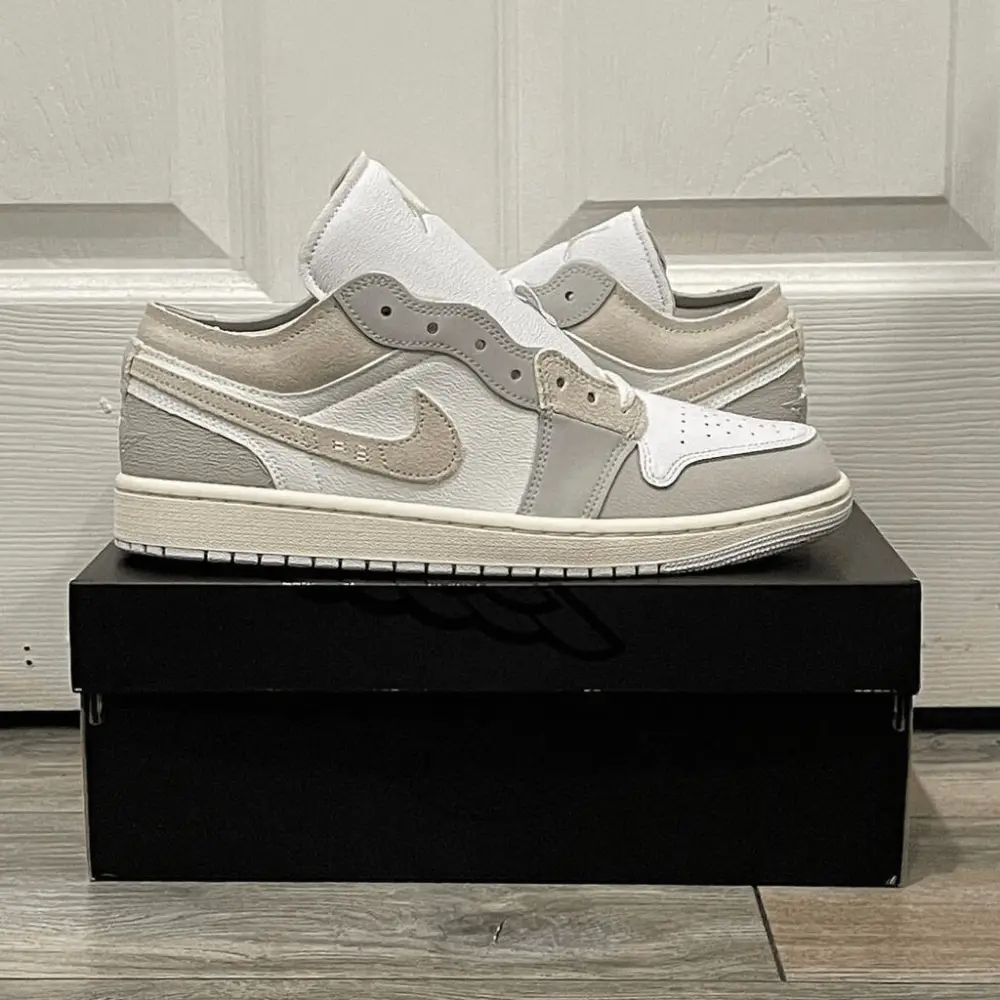 Giày Nike Air Jordan 1 Low GS 'Inside Out Tech Grey' FB9139-002 - Ảnh 4