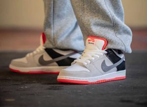 Alternative view of Giày Nike Dunk Low SB 'AM90 Infrared' CD2563-004