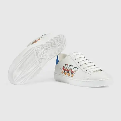 Alternative view of Giày Gucci Ace x Disney Huey, Dewey, Louie (W) 649400-AYO70-9062