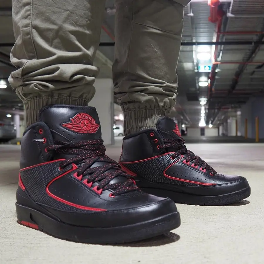 Alternative view of Giày Nike Air Jordan 2 Retro 'Alternate 87' 834274-001