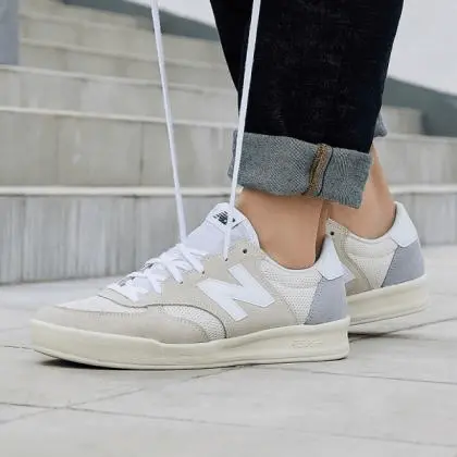 Alternative view of Giày New Balance 300 White CRT300EO